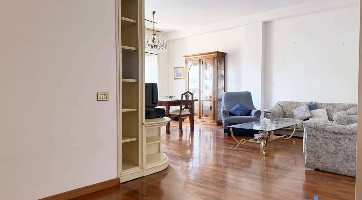 INTERNO